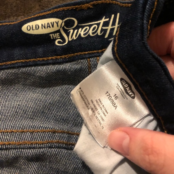 Old Navy Sweetheart Jean Short - Picture 3 of 3